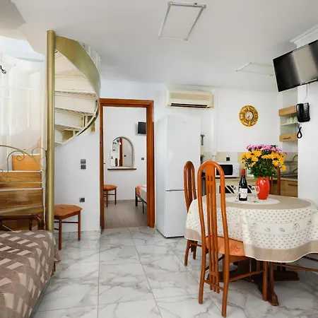Matzi House *